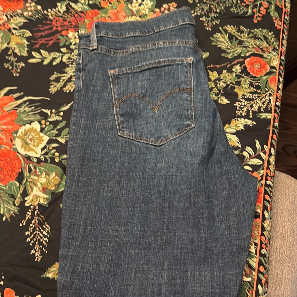 Levis 311  Boyfriend skinny with stretch sz 32